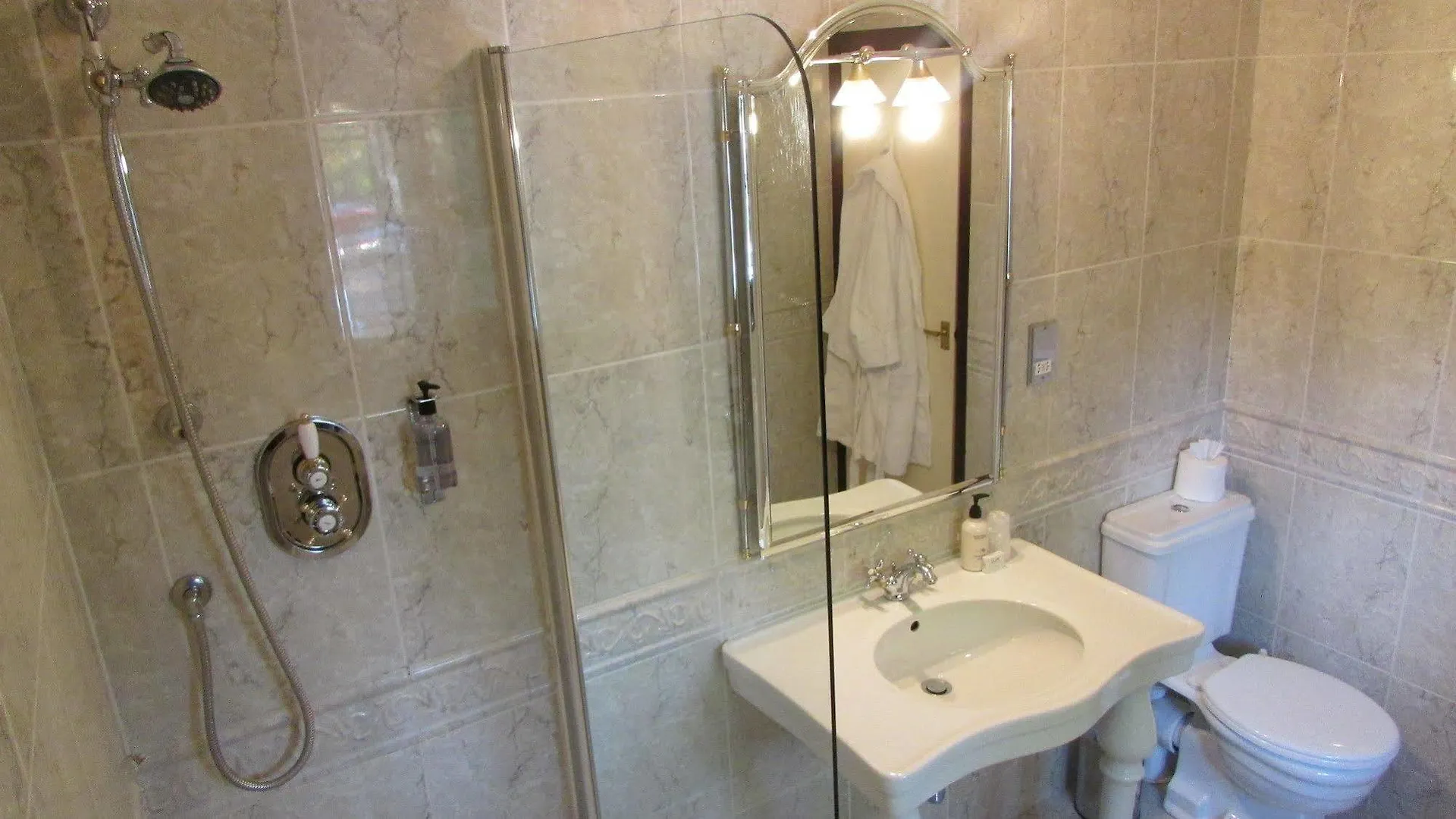 Tudor Grange Борнмут Великобритания